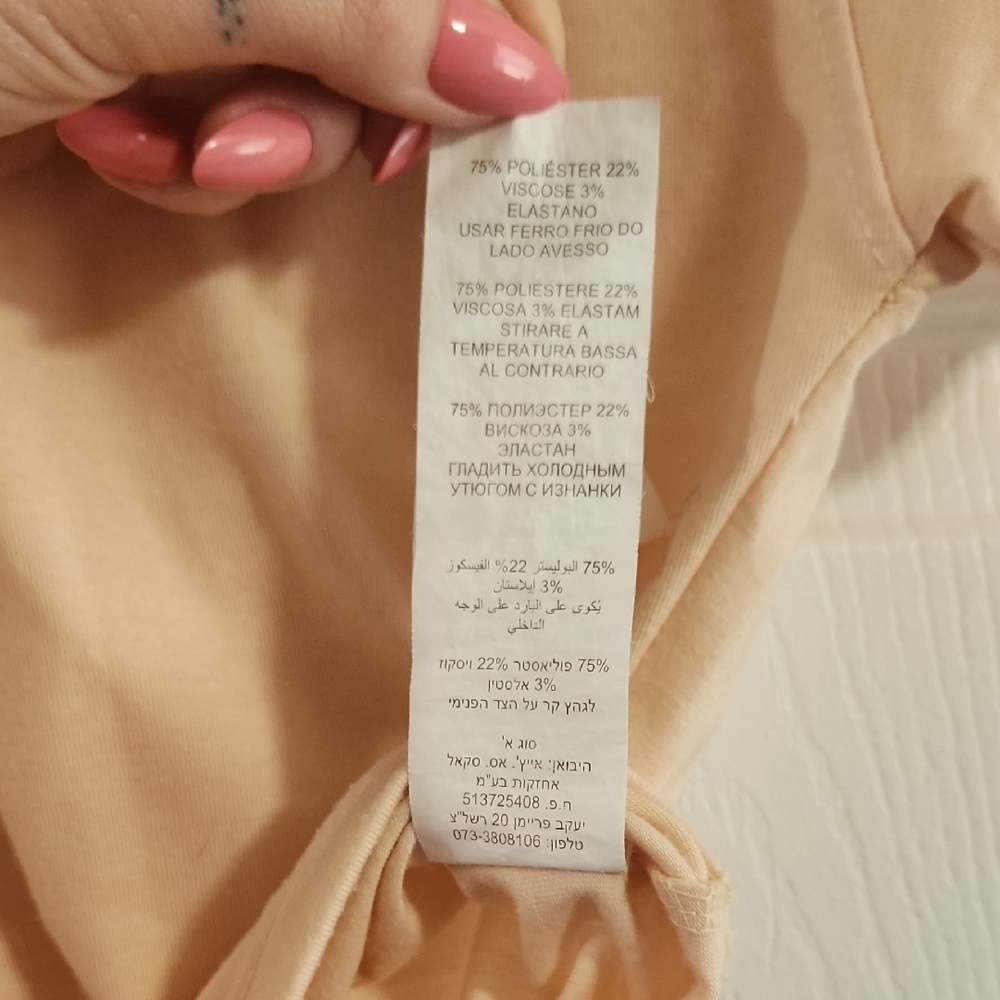 Missguided Peach Button-Front Cropped Tee with Logo Tag - Picture 8 of 8